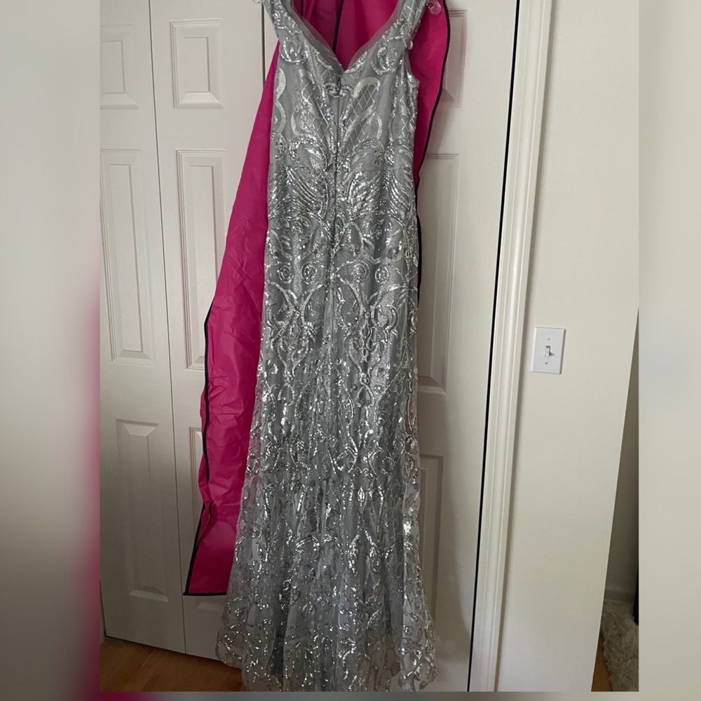 Stunning silver mermaid style dress JVN by Jovani - Picture 6 of 7